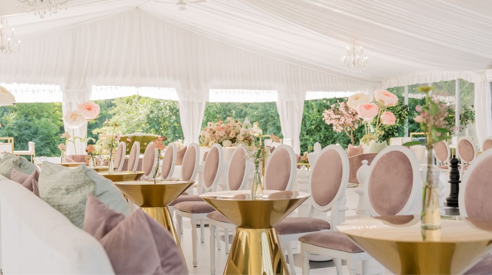 Elegant wedding seating under a tent in Pittsburgh